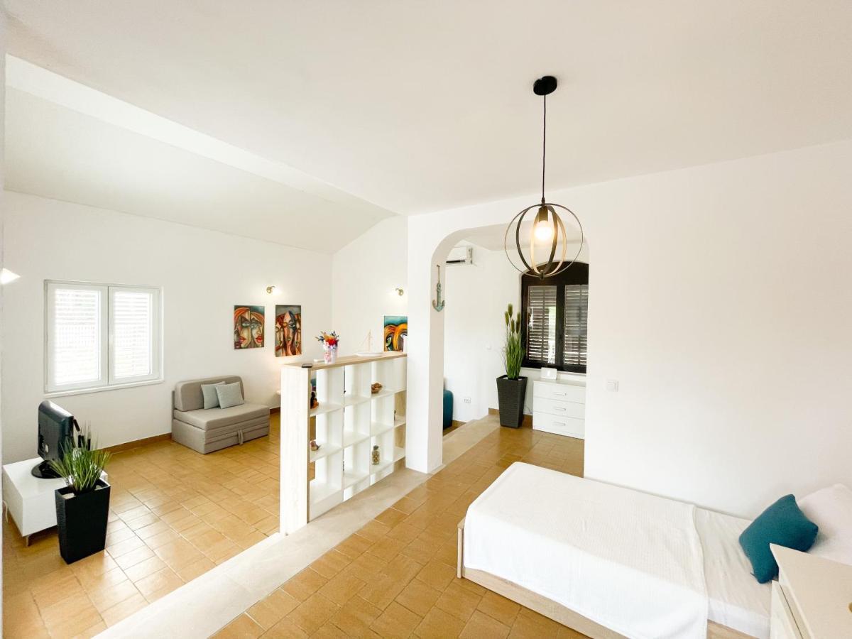 Spacious Apartment Amaros Korčula Eksteriør billede